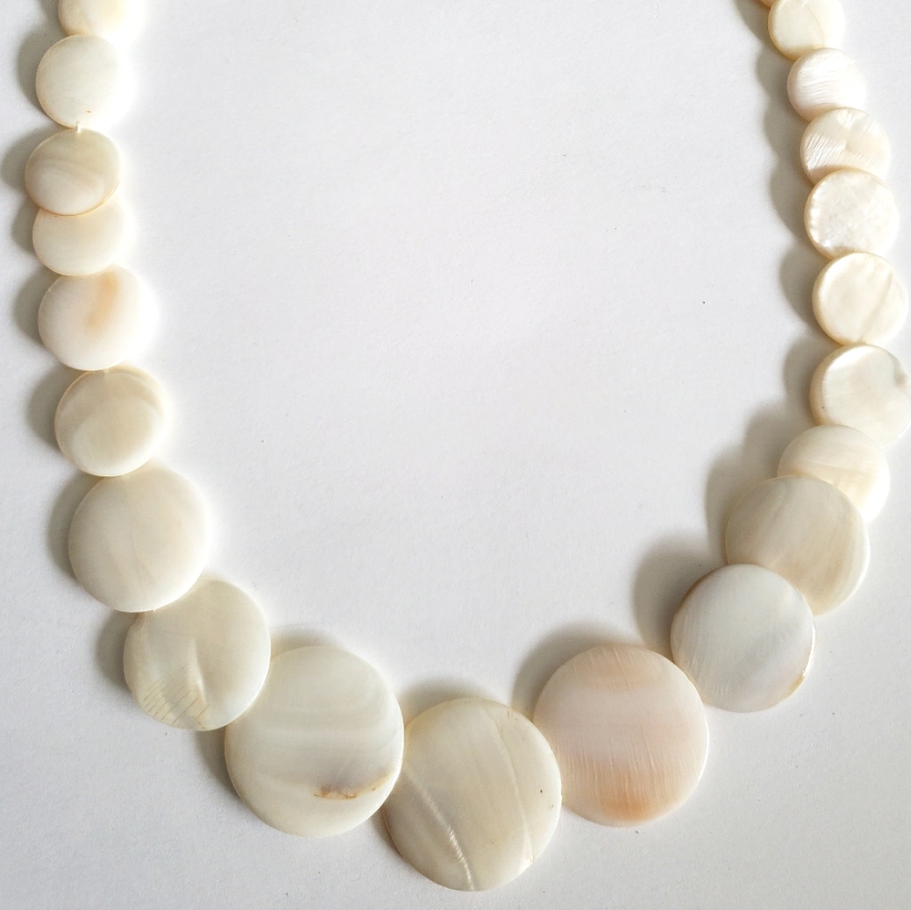 Mother pearl short style necklace